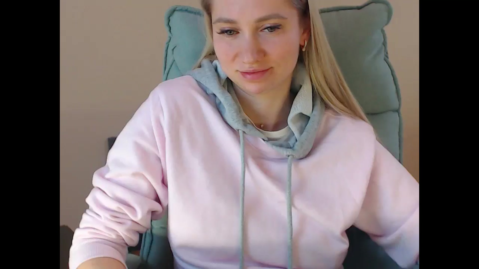 Gallery image thumbnail from Miss_Sylvia's myfreecams stream on, 04/18/2025, 19:01 image 1 of 20