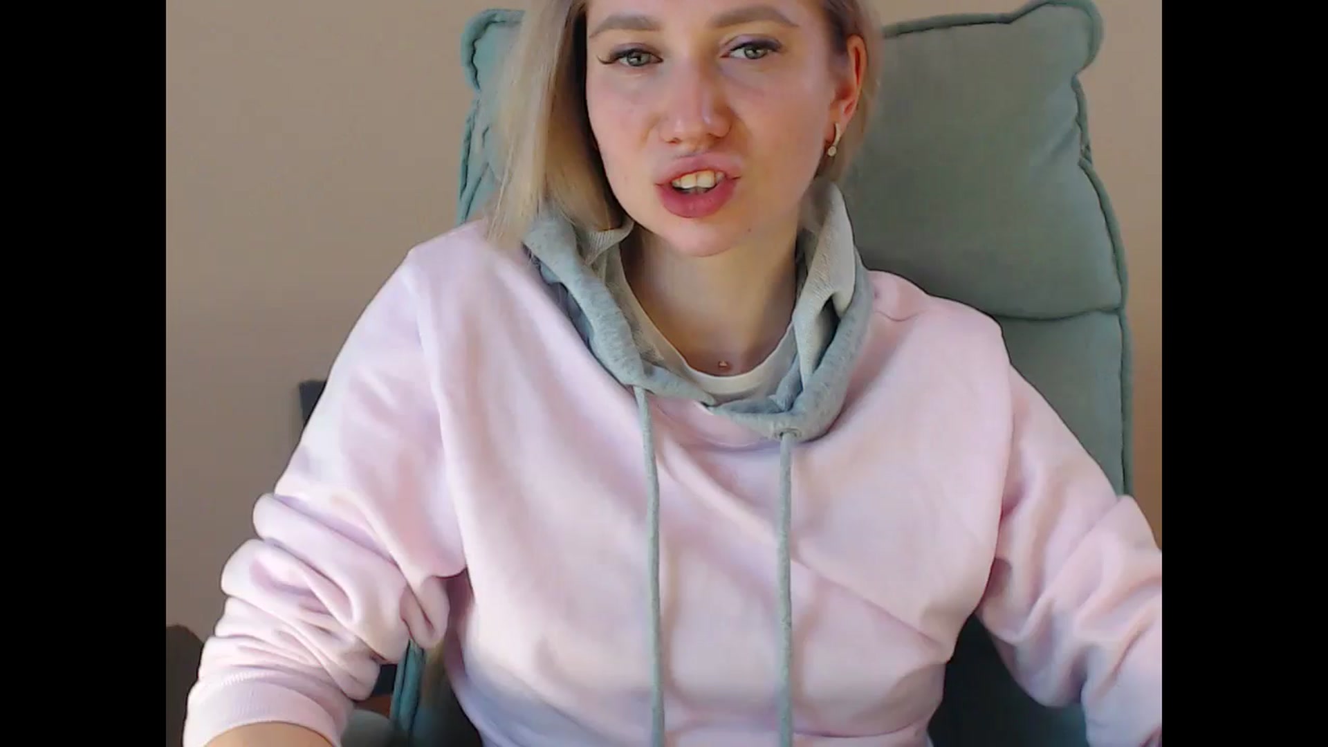 Gallery image thumbnail from Miss_Sylvia's myfreecams stream on, 04/18/2025, 19:01 image 8 of 20