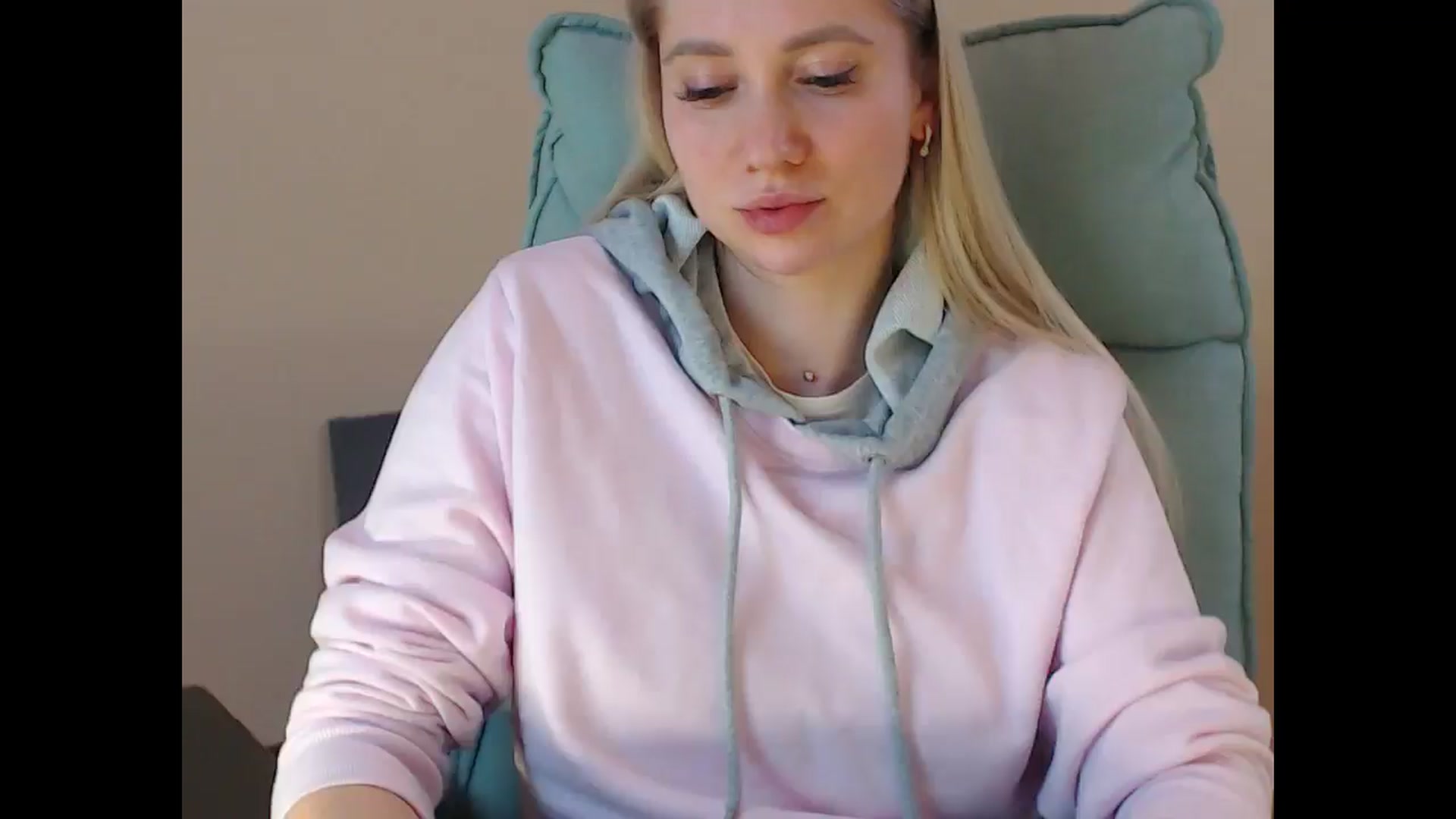 Gallery image thumbnail from Miss_Sylvia's myfreecams stream on, 04/18/2025, 19:01 image 3 of 20