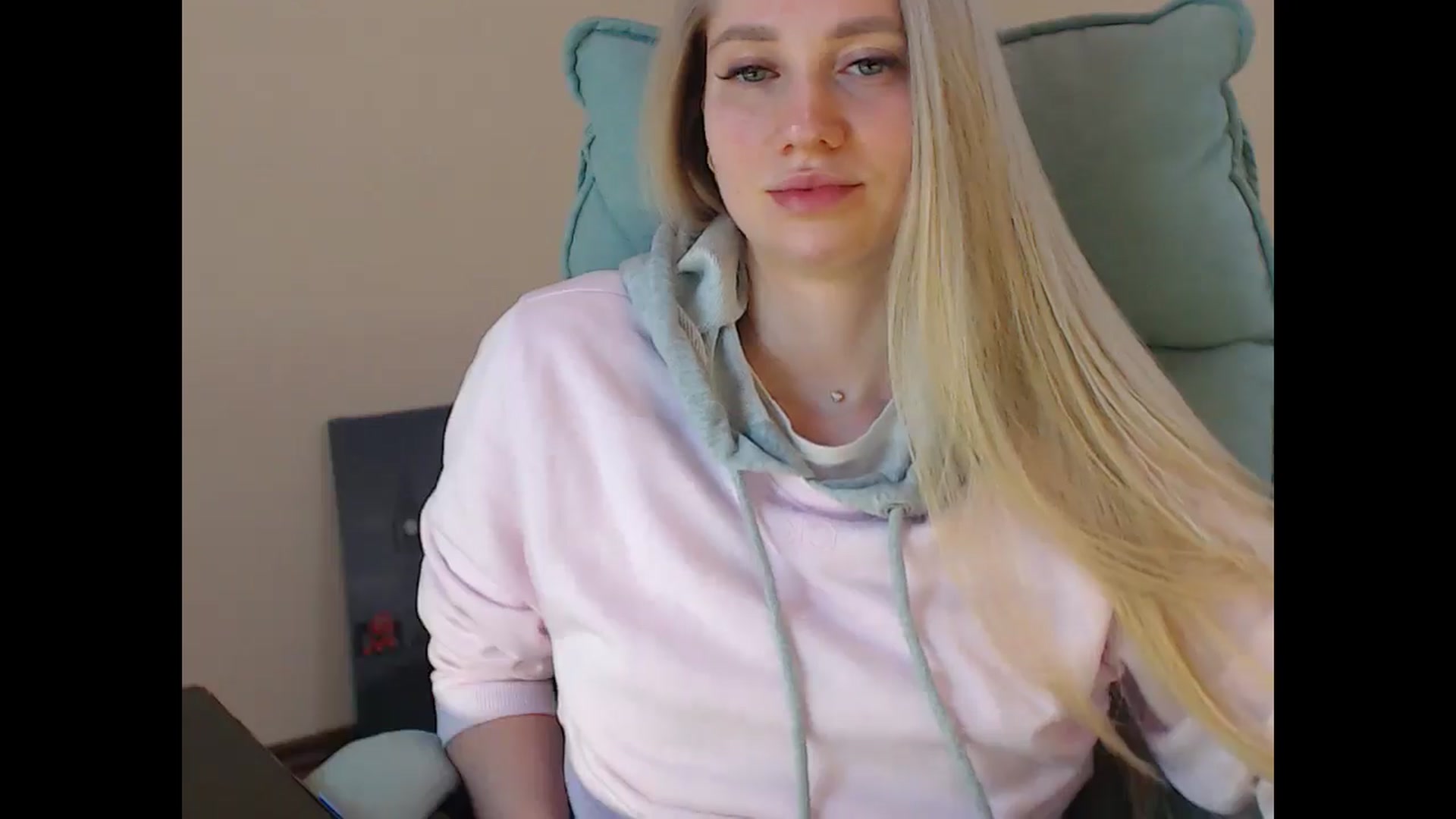 Gallery image thumbnail from Miss_Sylvia's myfreecams stream on, 04/18/2025, 19:01 image 18 of 20