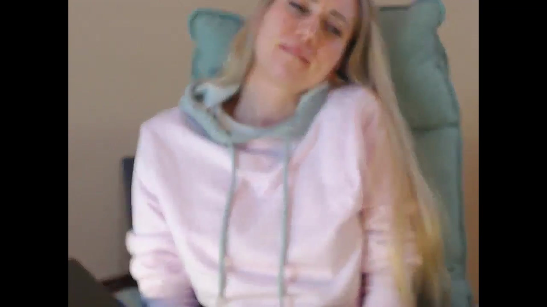 Gallery image thumbnail from Miss_Sylvia's myfreecams stream on, 04/18/2025, 19:01 image 9 of 20