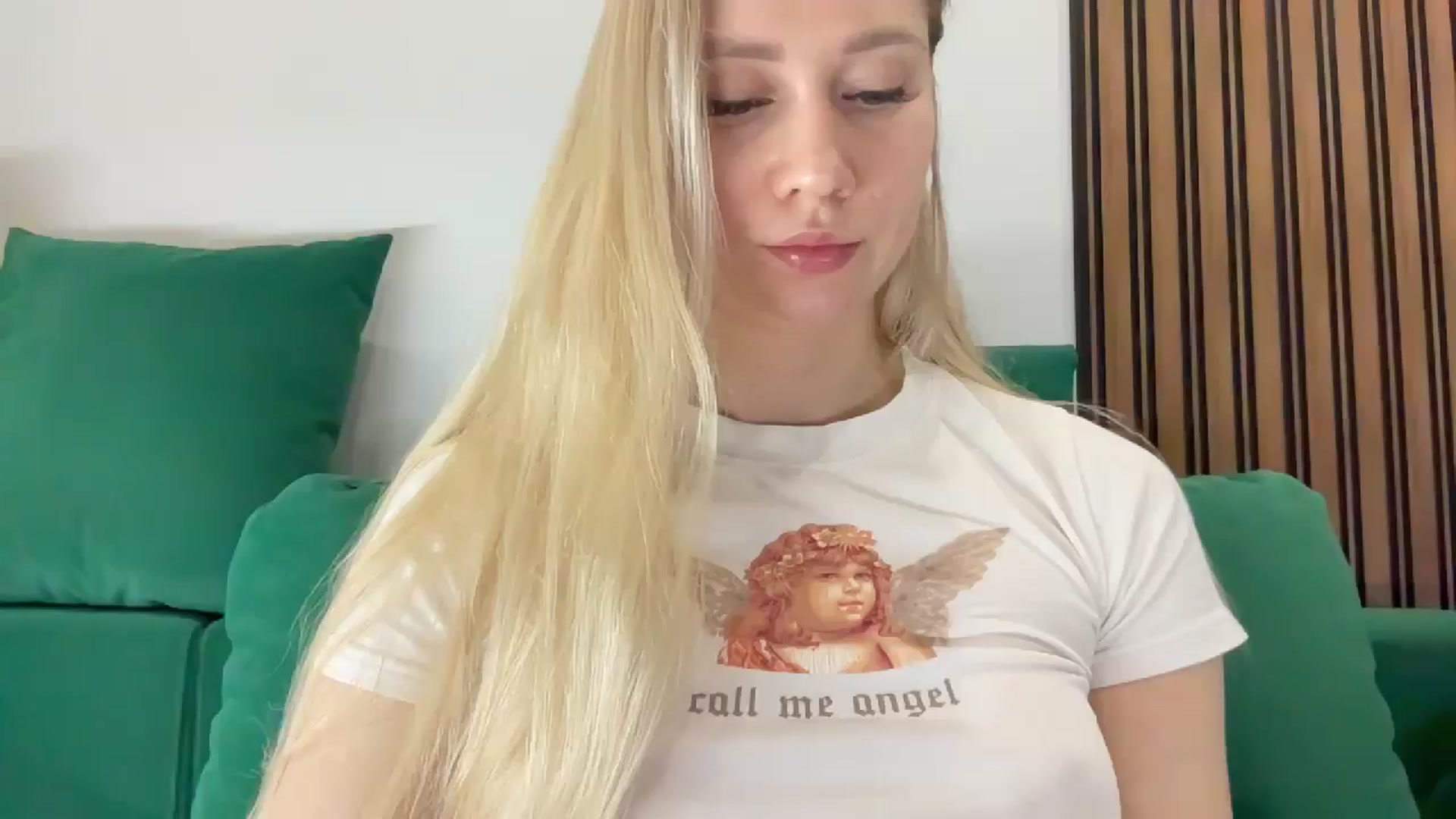 Gallery image thumbnail from Miss_Sylvia's myfreecams stream on, 04/19/2025, 18:40 image 5 of 20