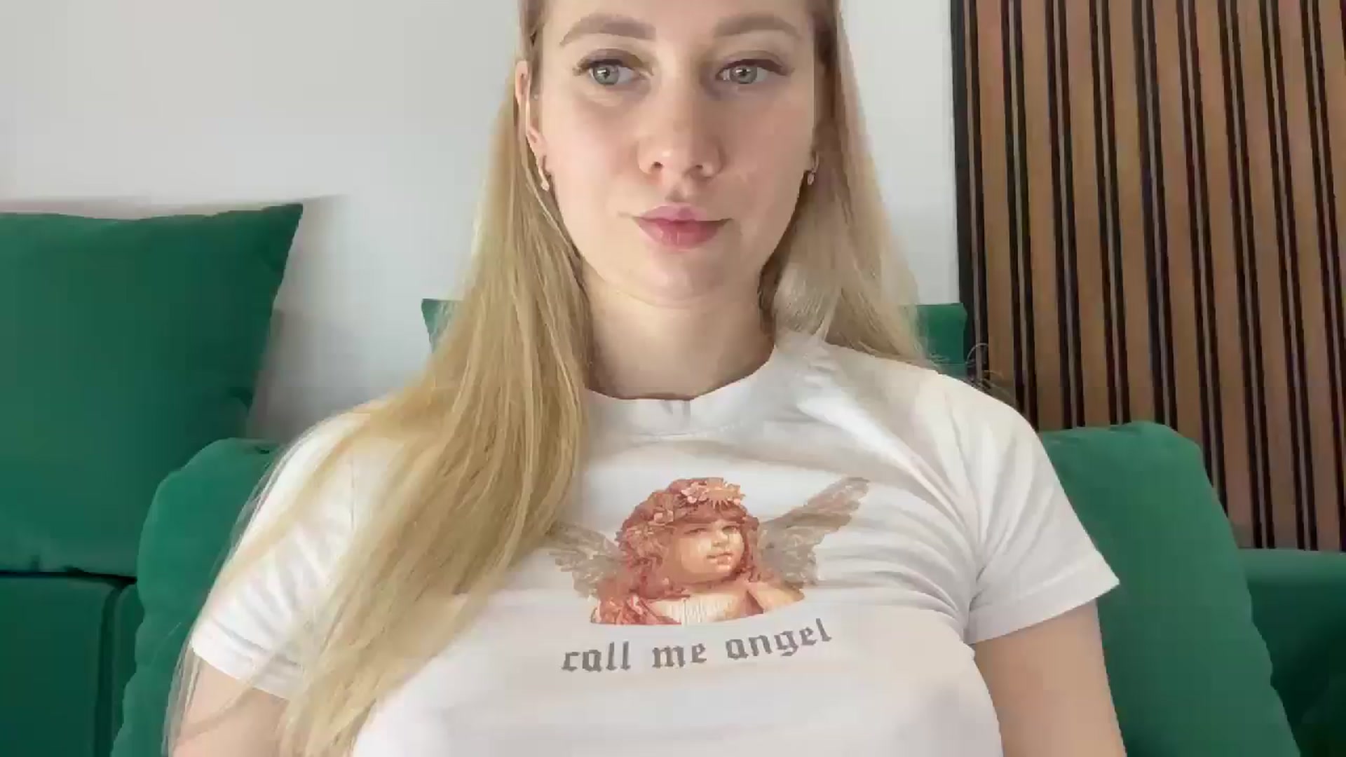 Gallery image thumbnail from Miss_Sylvia's myfreecams stream on, 04/19/2025, 18:40 image 14 of 20