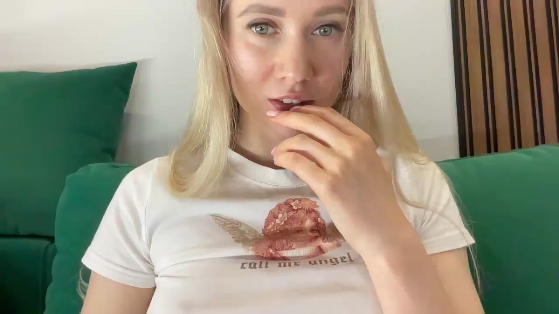 Gallery image thumbnail from Miss_Sylvia's myfreecams stream on, 04/19/2025, 22:38 image 5 of 20