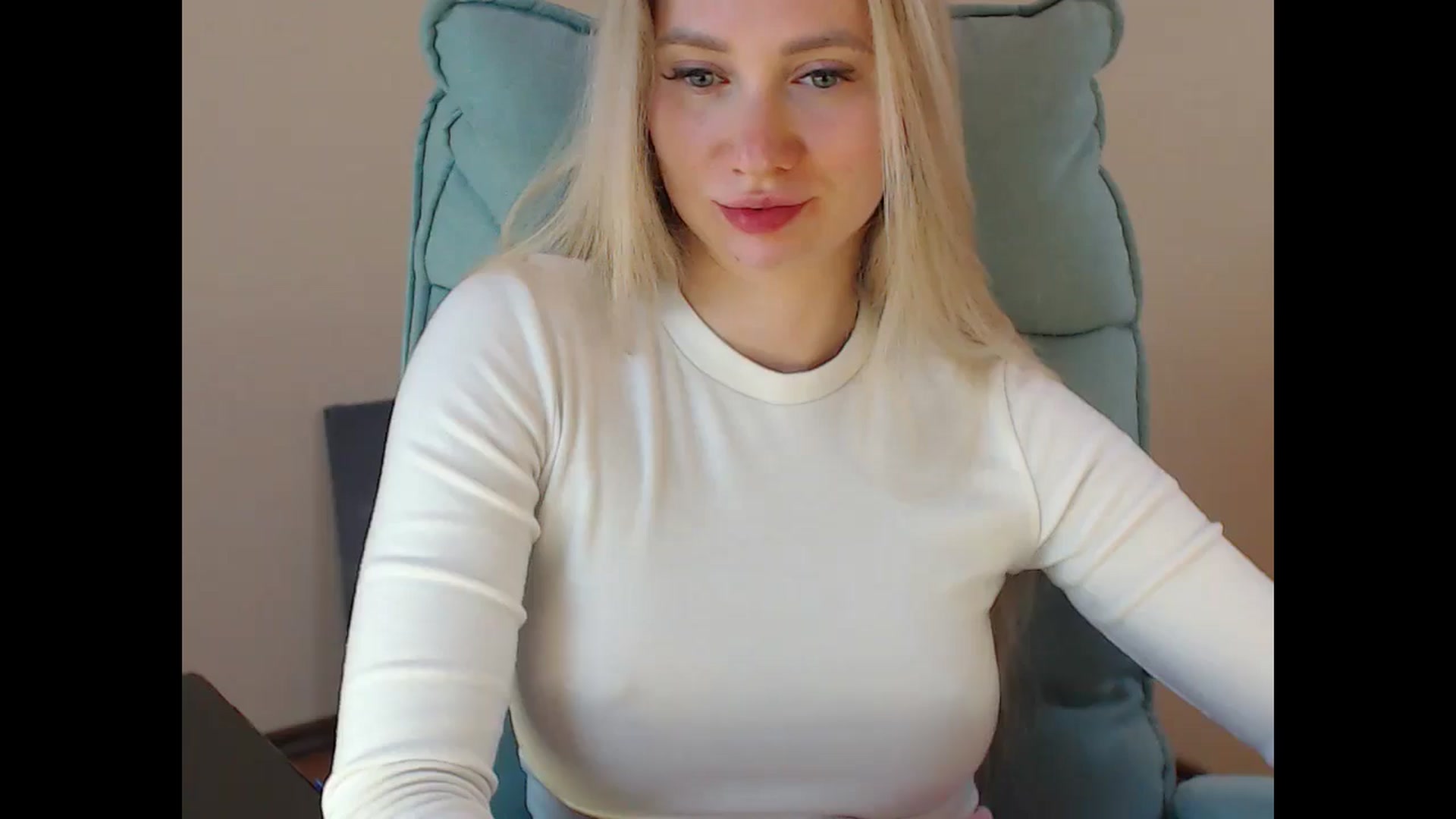 Gallery image thumbnail from Miss_Sylvia's myfreecams stream on, 04/21/2025, 19:32 image 17 of 20