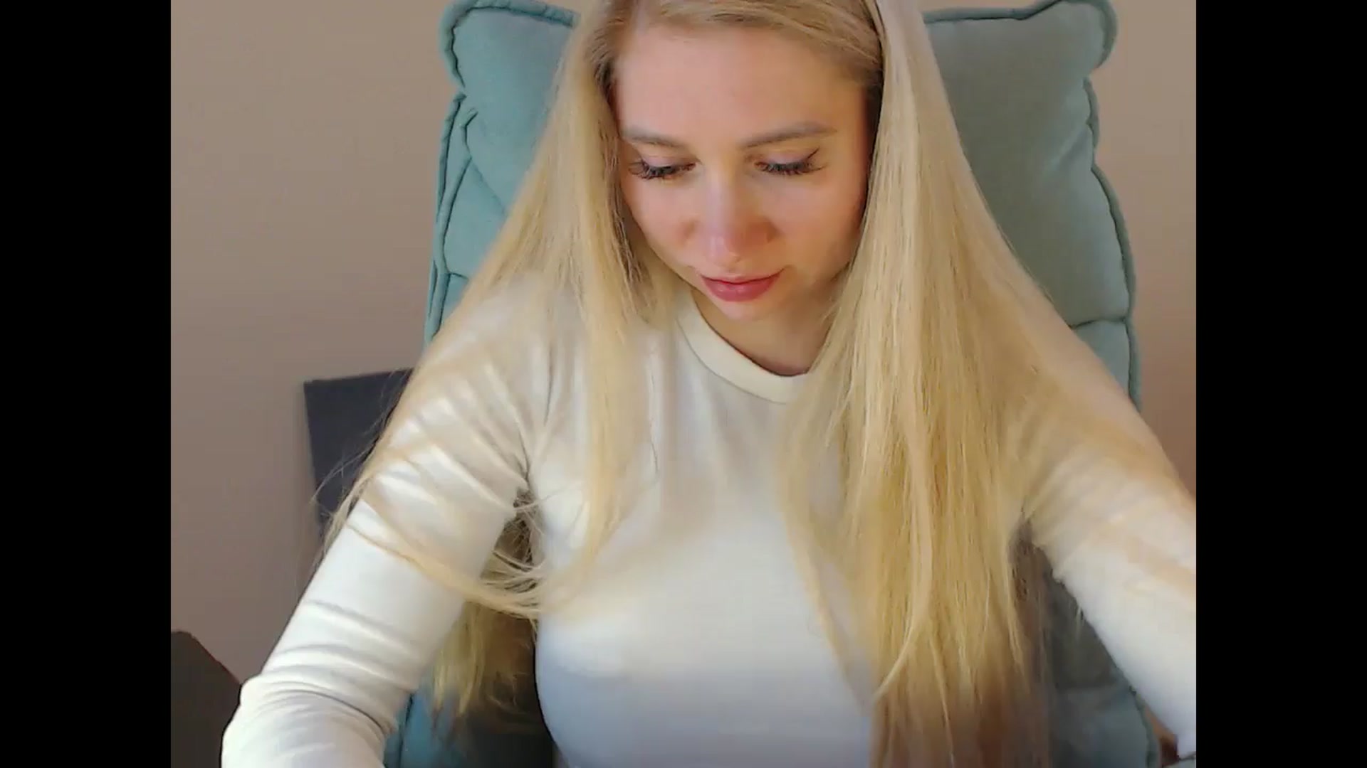Gallery image thumbnail from Miss_Sylvia's myfreecams stream on, 04/21/2025, 19:32 image 10 of 20