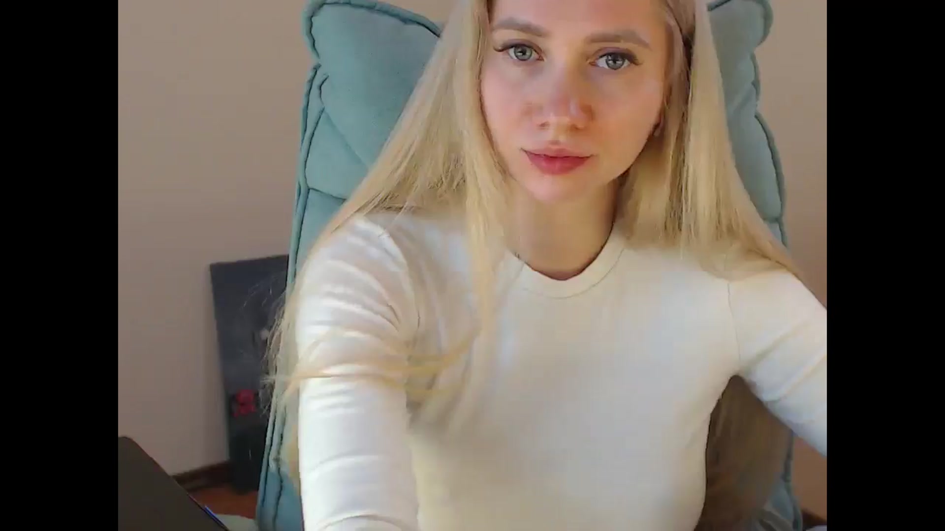 Gallery image thumbnail from Miss_Sylvia's myfreecams stream on, 04/21/2025, 19:32 image 4 of 20