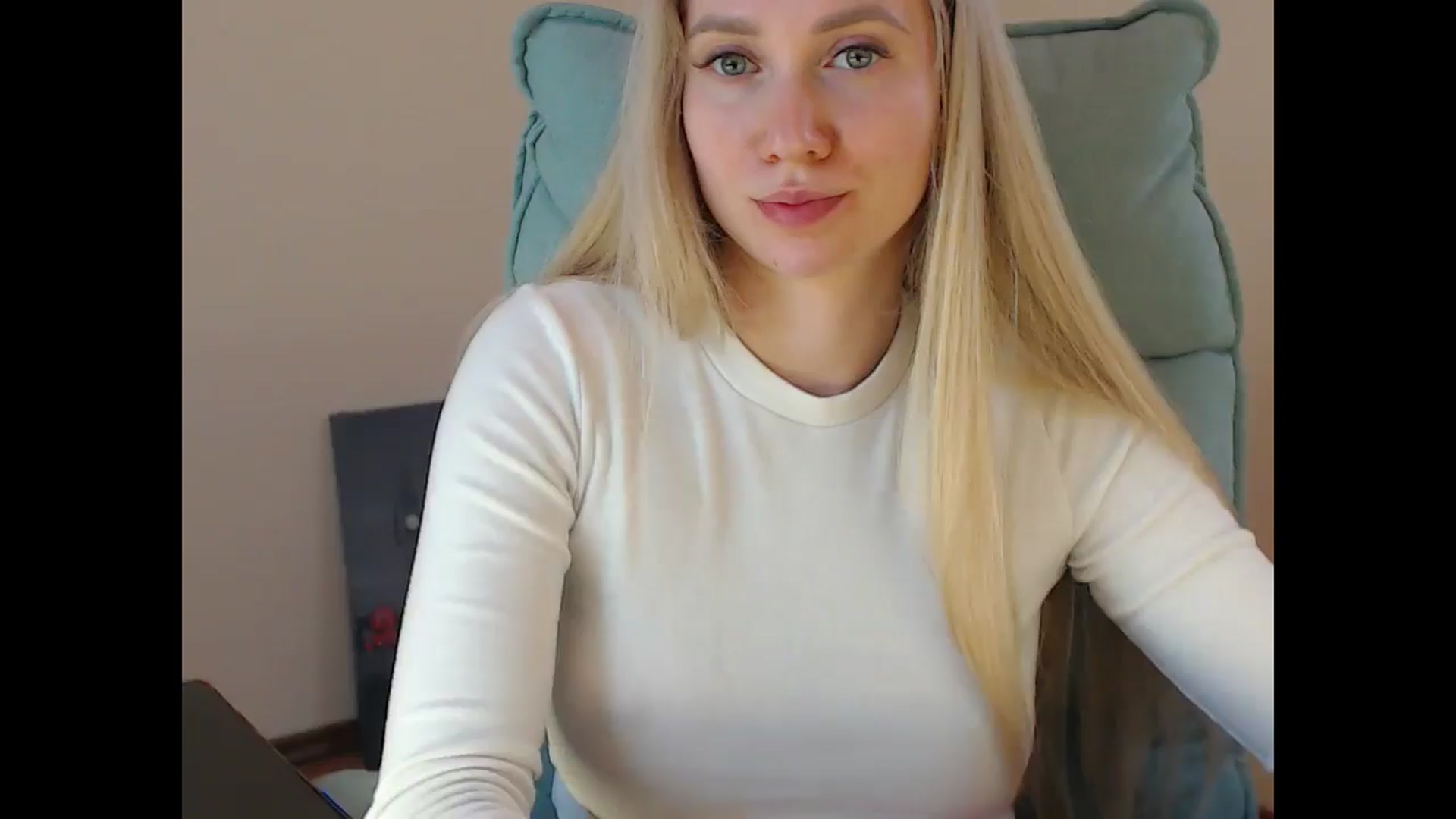 Gallery image thumbnail from Miss_Sylvia's myfreecams stream on, 04/21/2025, 20:13 image 11 of 20