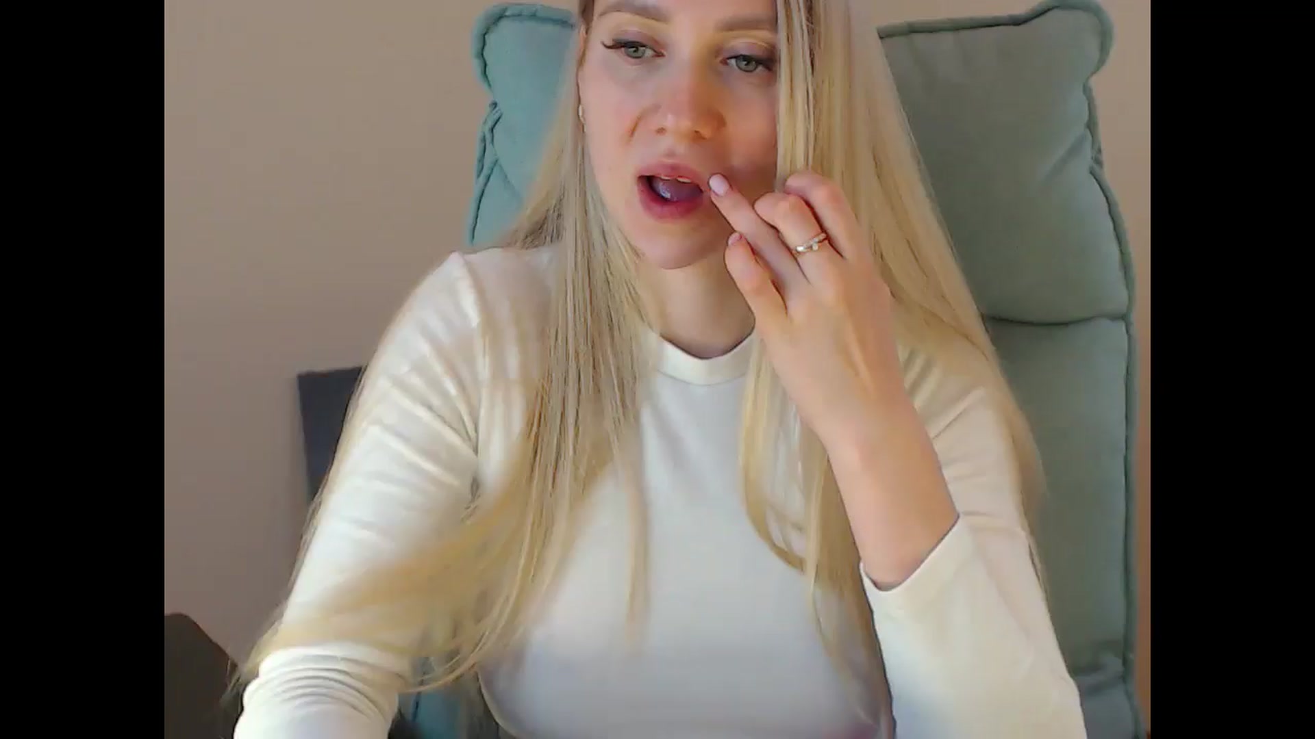 Gallery image thumbnail from Miss_Sylvia's myfreecams stream on, 04/21/2025, 20:13 image 17 of 20