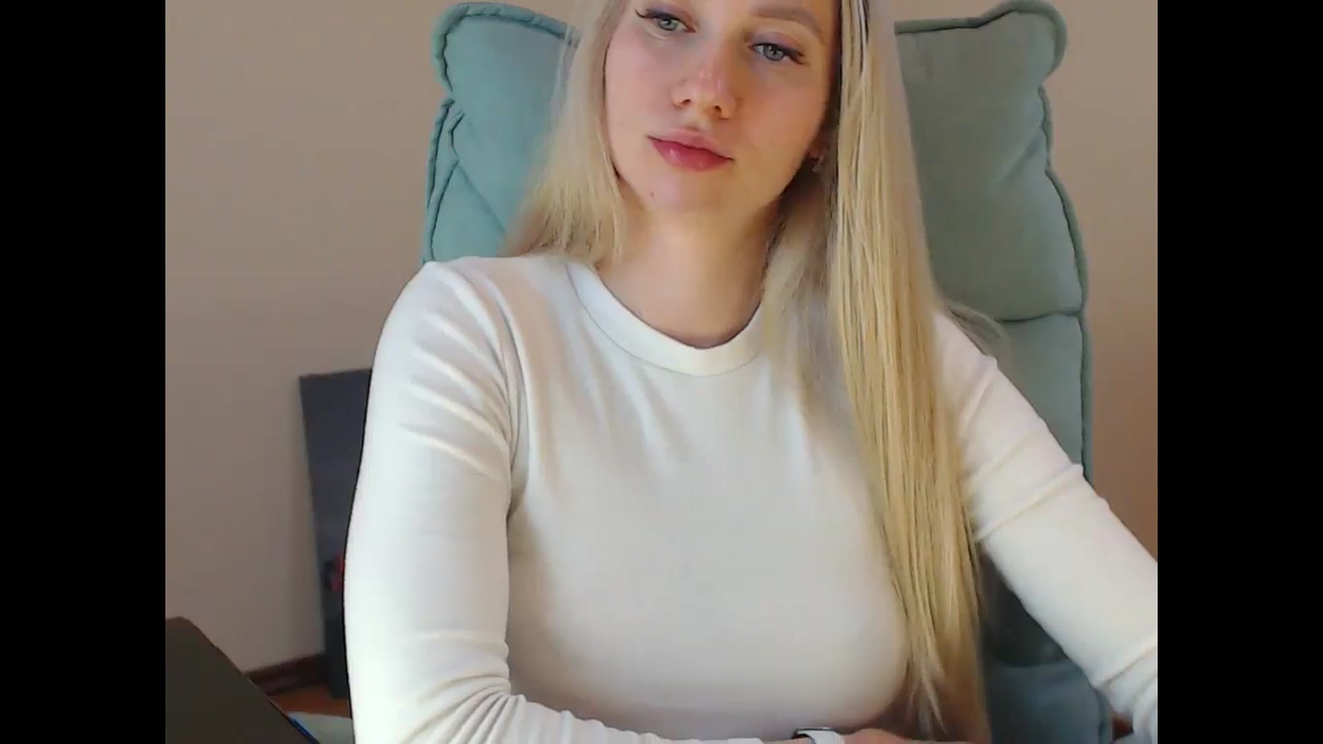 Gallery image thumbnail from Miss_Sylvia's myfreecams stream on, 04/21/2025, 20:13 image 4 of 20