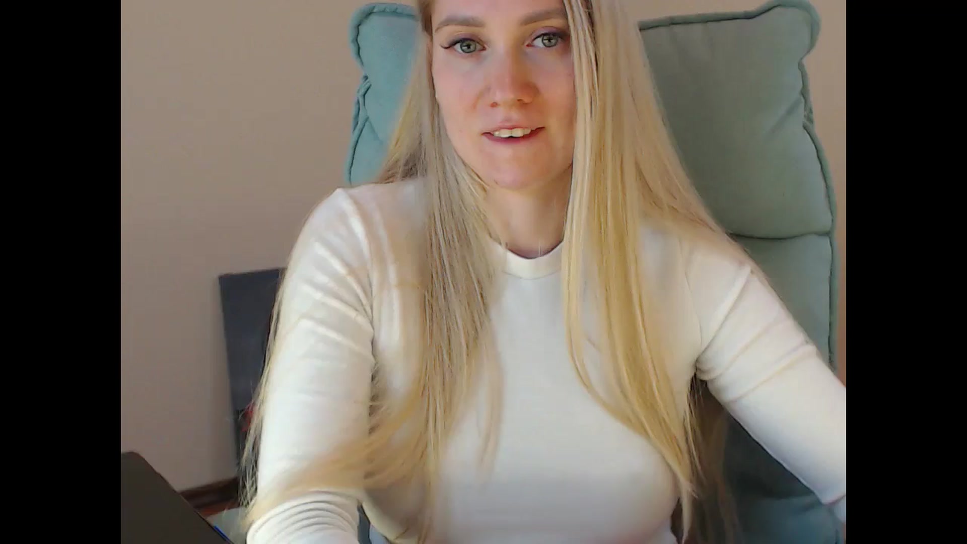 Gallery image thumbnail from Miss_Sylvia's myfreecams stream on, 04/21/2025, 20:13 image 18 of 20