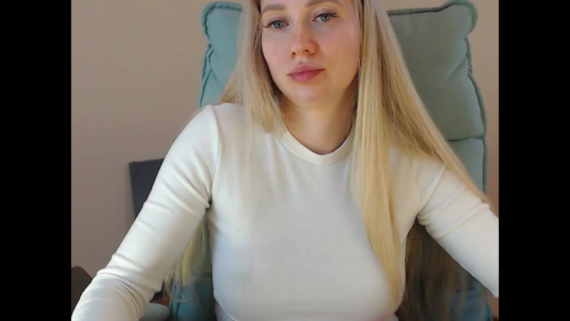 Gallery image thumbnail from Miss_Sylvia's myfreecams stream on, 04/21/2025, 20:13 image 12 of 20
