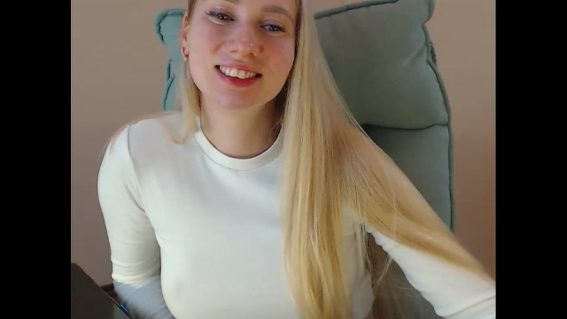 Gallery image thumbnail from Miss_Sylvia's myfreecams stream on, 05/01/2025, 14:26 image 4 of 20