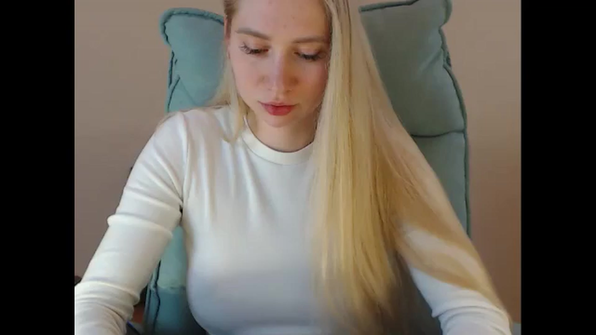Gallery image thumbnail from Miss_Sylvia's myfreecams stream on, 05/01/2025, 14:26 image 10 of 20