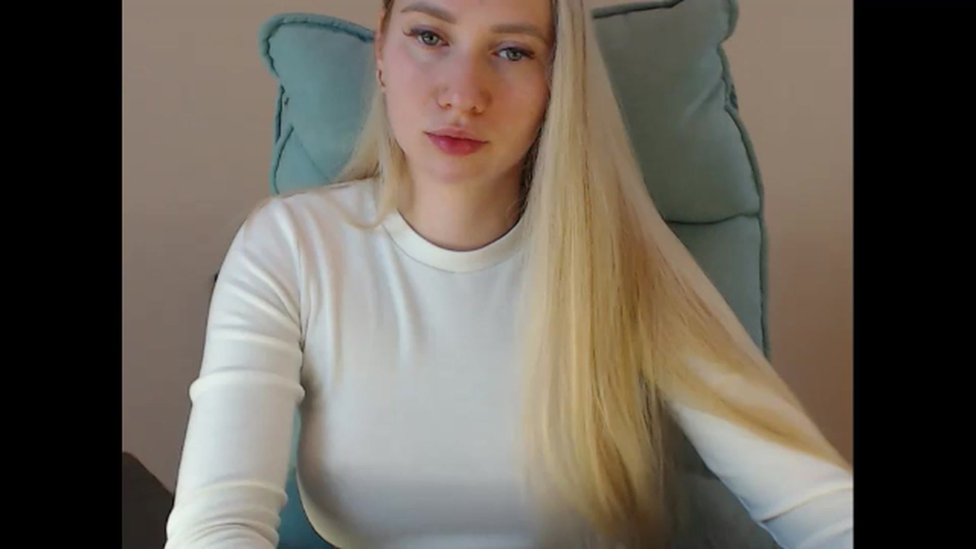 Gallery image thumbnail from Miss_Sylvia's myfreecams stream on, 05/01/2025, 14:26 image 9 of 20