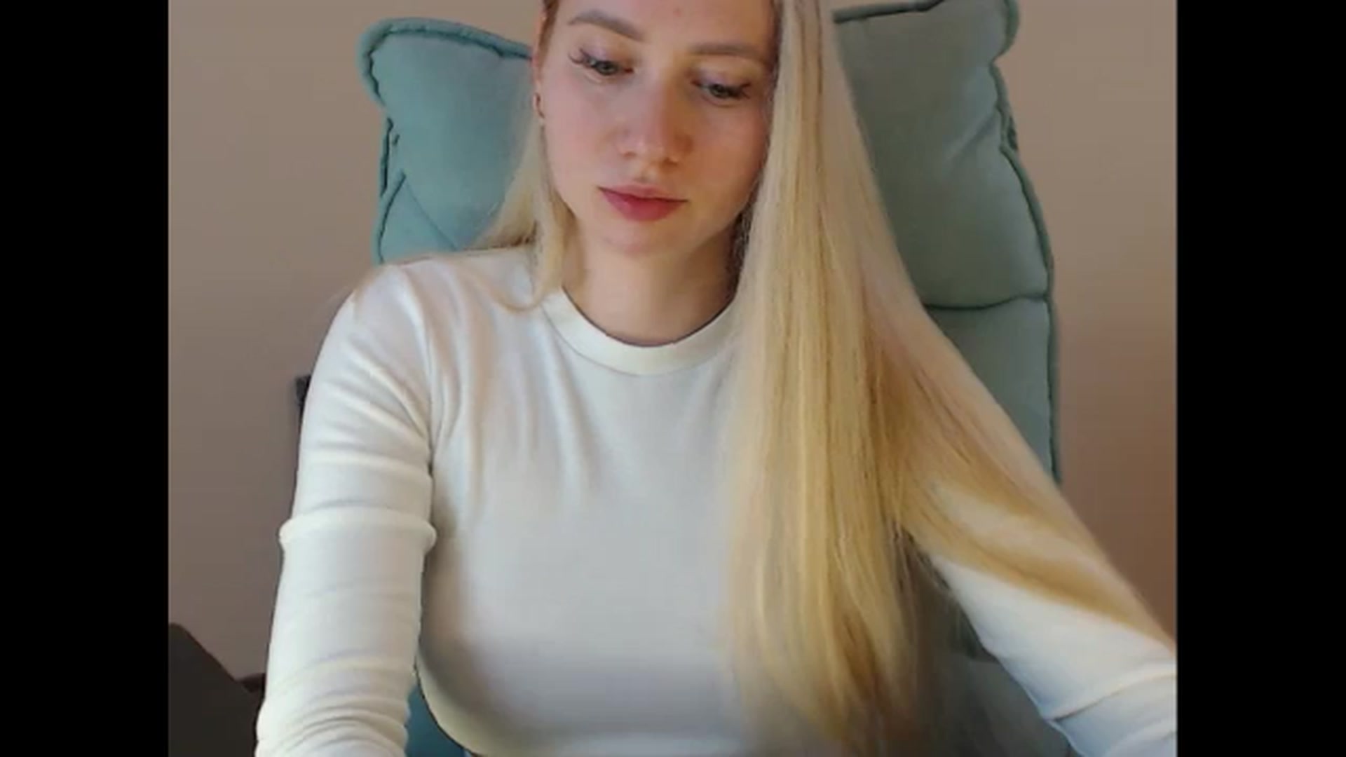 Gallery image thumbnail from Miss_Sylvia's myfreecams stream on, 05/01/2025, 14:26 image 8 of 20