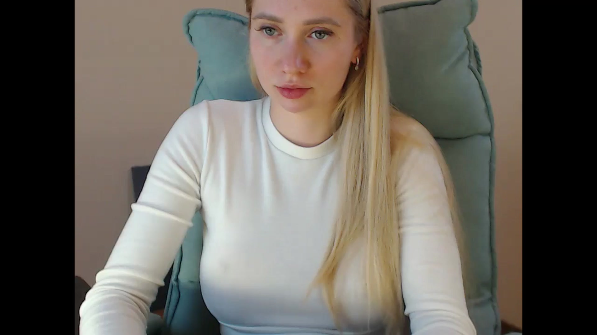 Gallery image thumbnail from Miss_Sylvia's myfreecams stream on, 05/01/2025, 14:41 image 9 of 20