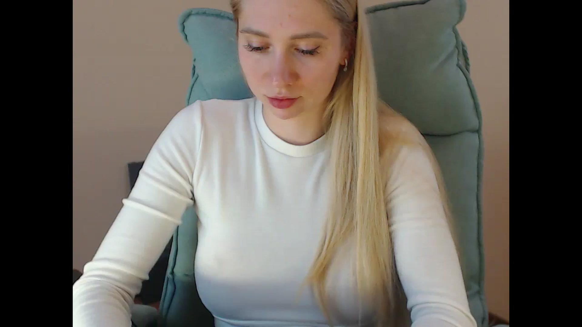 Gallery image thumbnail from Miss_Sylvia's myfreecams stream on, 05/01/2025, 14:41 image 8 of 20