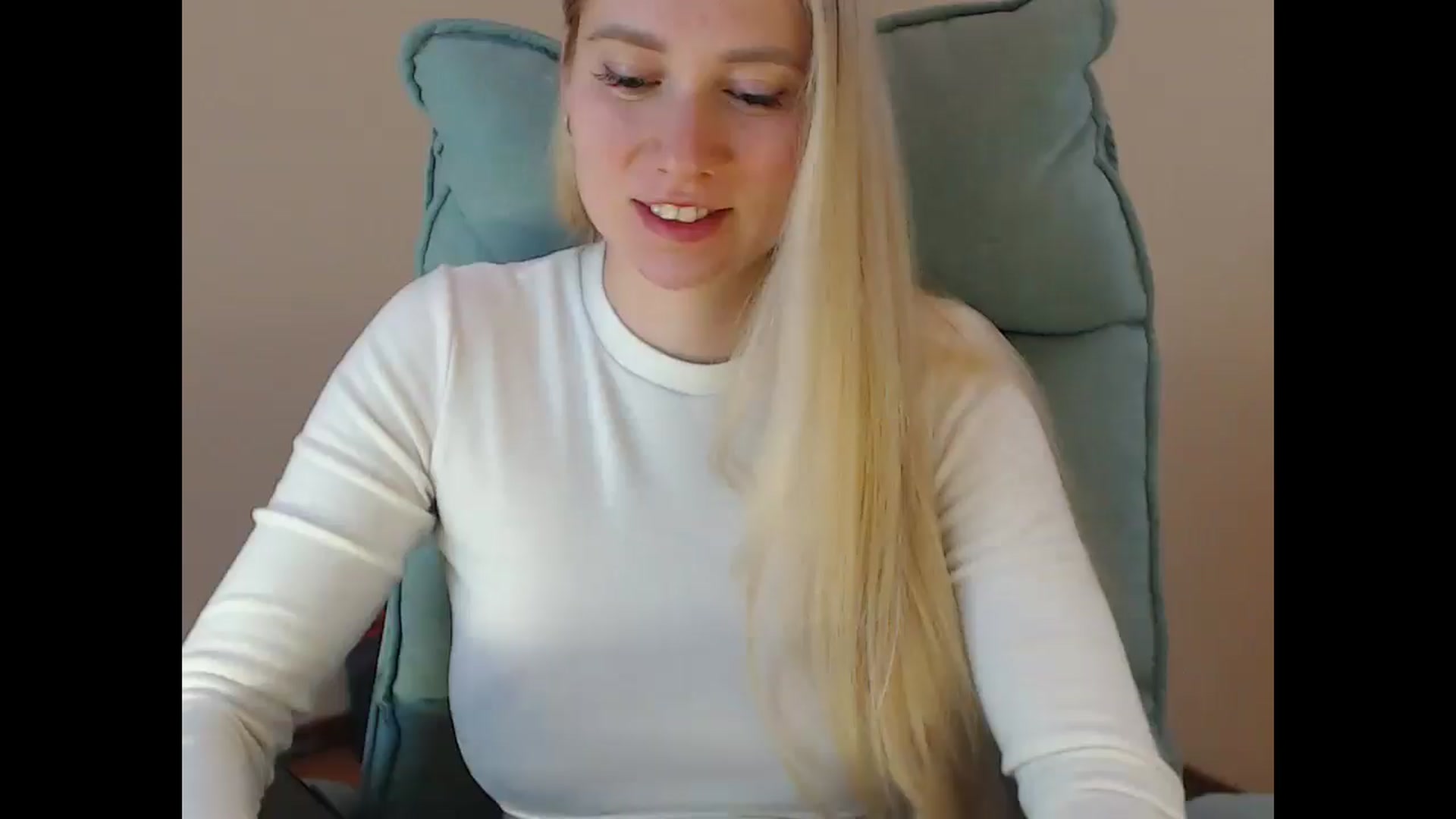 Gallery image thumbnail from Miss_Sylvia's myfreecams stream on, 05/01/2025, 14:41 image 16 of 20