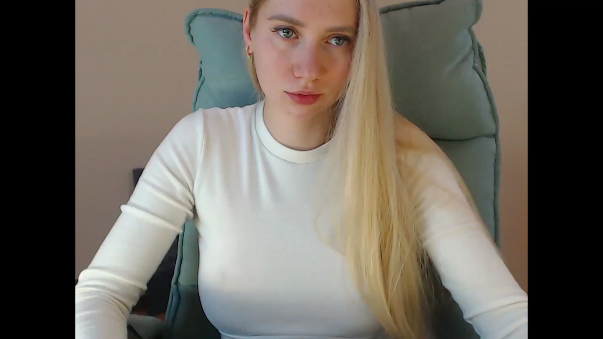 Gallery image thumbnail from Miss_Sylvia's myfreecams stream on, 05/01/2025, 14:41 image 2 of 20