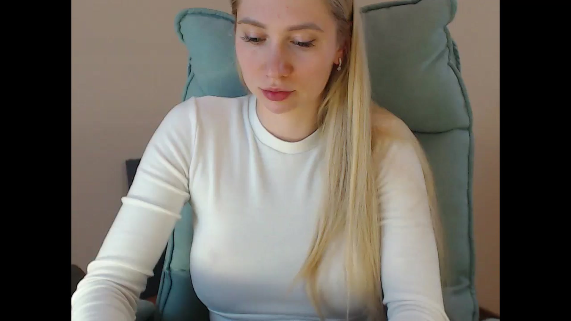 Gallery image thumbnail from Miss_Sylvia's myfreecams stream on, 05/01/2025, 14:41 image 5 of 20