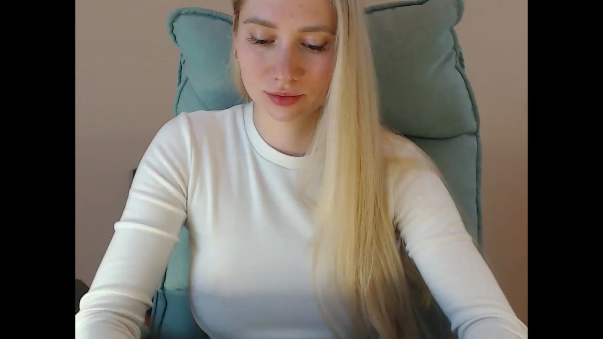 Gallery image thumbnail from Miss_Sylvia's myfreecams stream on, 05/01/2025, 14:41 image 17 of 20
