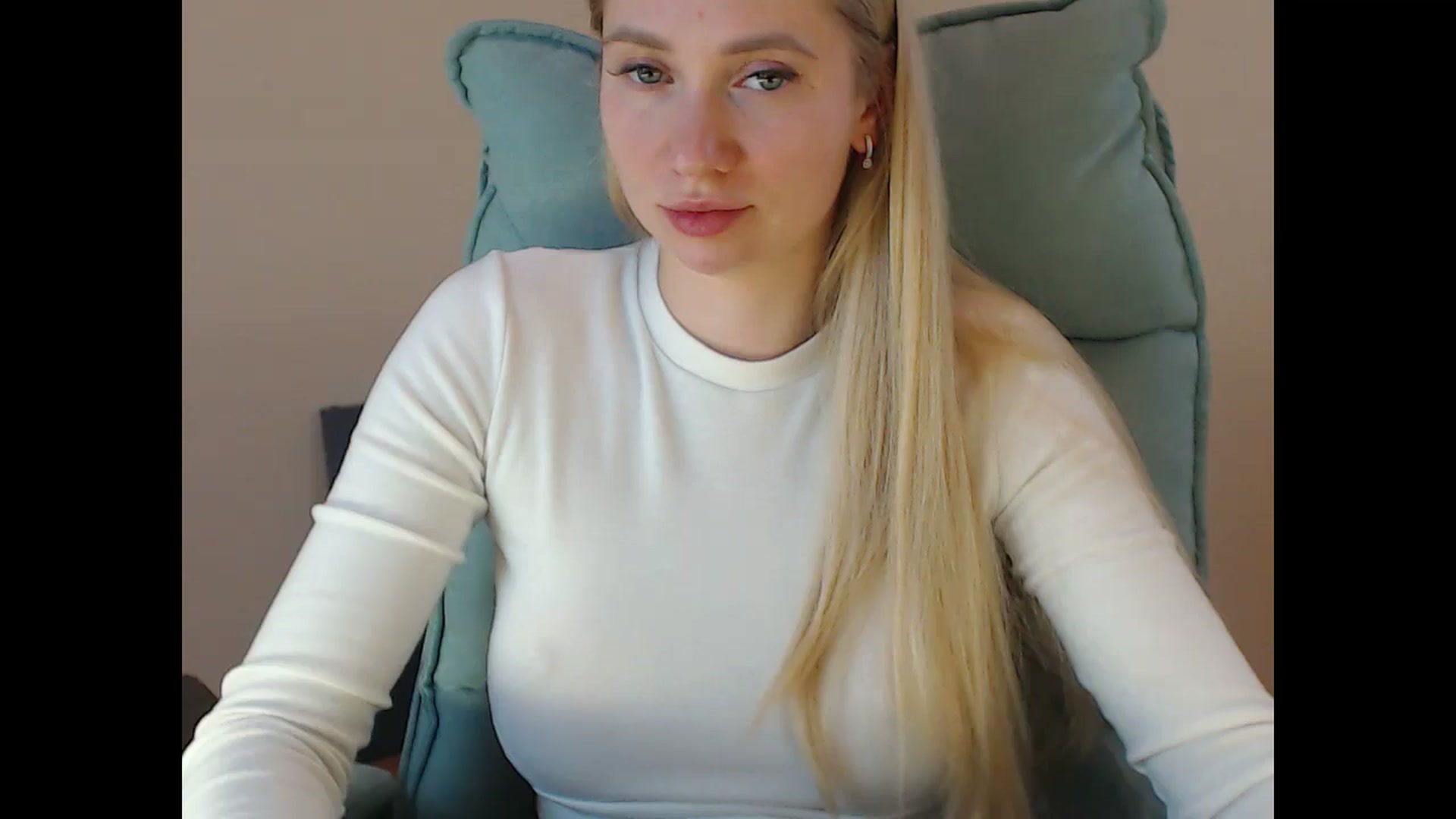 Gallery image thumbnail from Miss_Sylvia's myfreecams stream on, 05/01/2025, 14:41 image 7 of 20