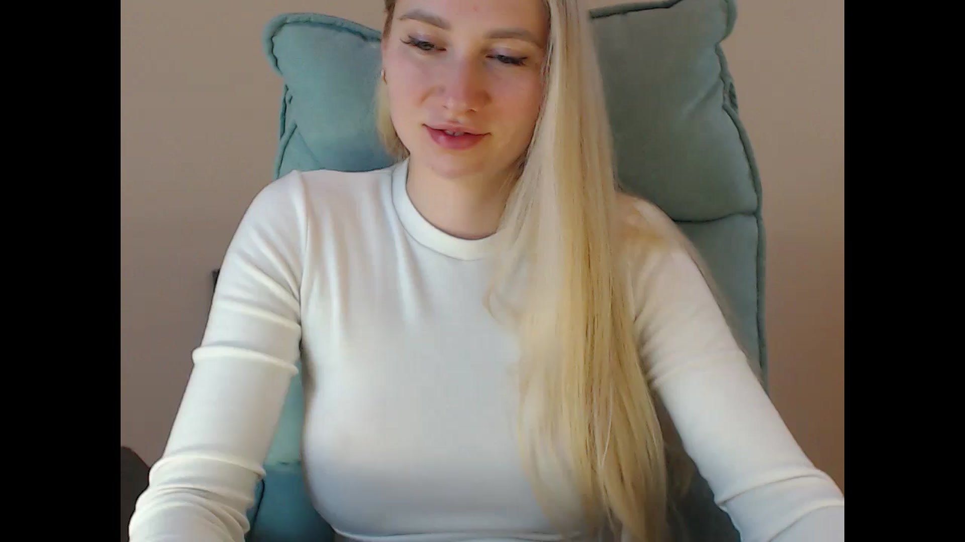 Gallery image thumbnail from Miss_Sylvia's myfreecams stream on, 05/01/2025, 14:41 image 14 of 20