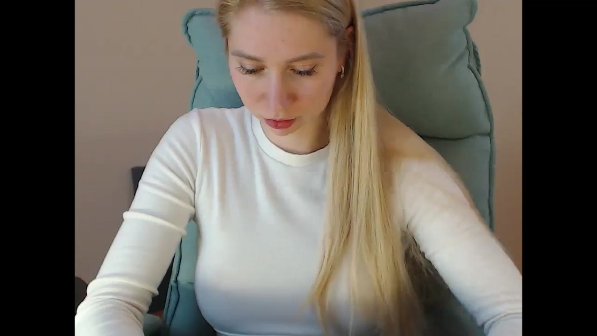 Gallery image thumbnail from Miss_Sylvia's myfreecams stream on, 05/01/2025, 14:41 image 3 of 20