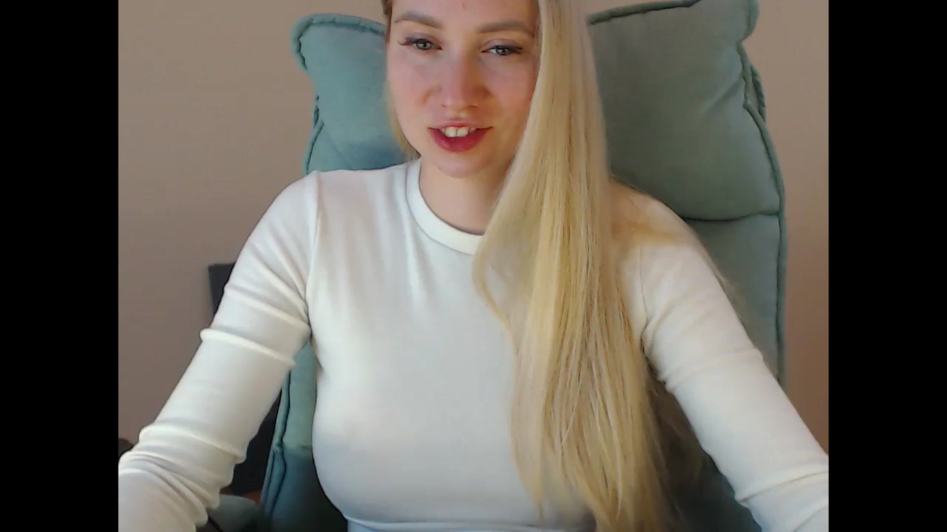 Gallery image thumbnail from Miss_Sylvia's myfreecams stream on, 05/01/2025, 14:41 image 12 of 20