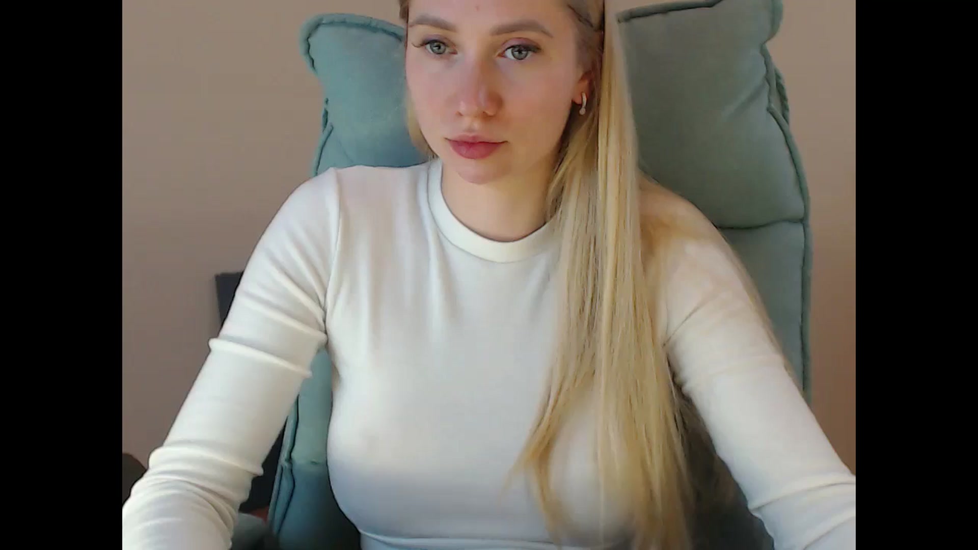 Gallery image thumbnail from Miss_Sylvia's myfreecams stream on, 05/01/2025, 14:41 image 6 of 20