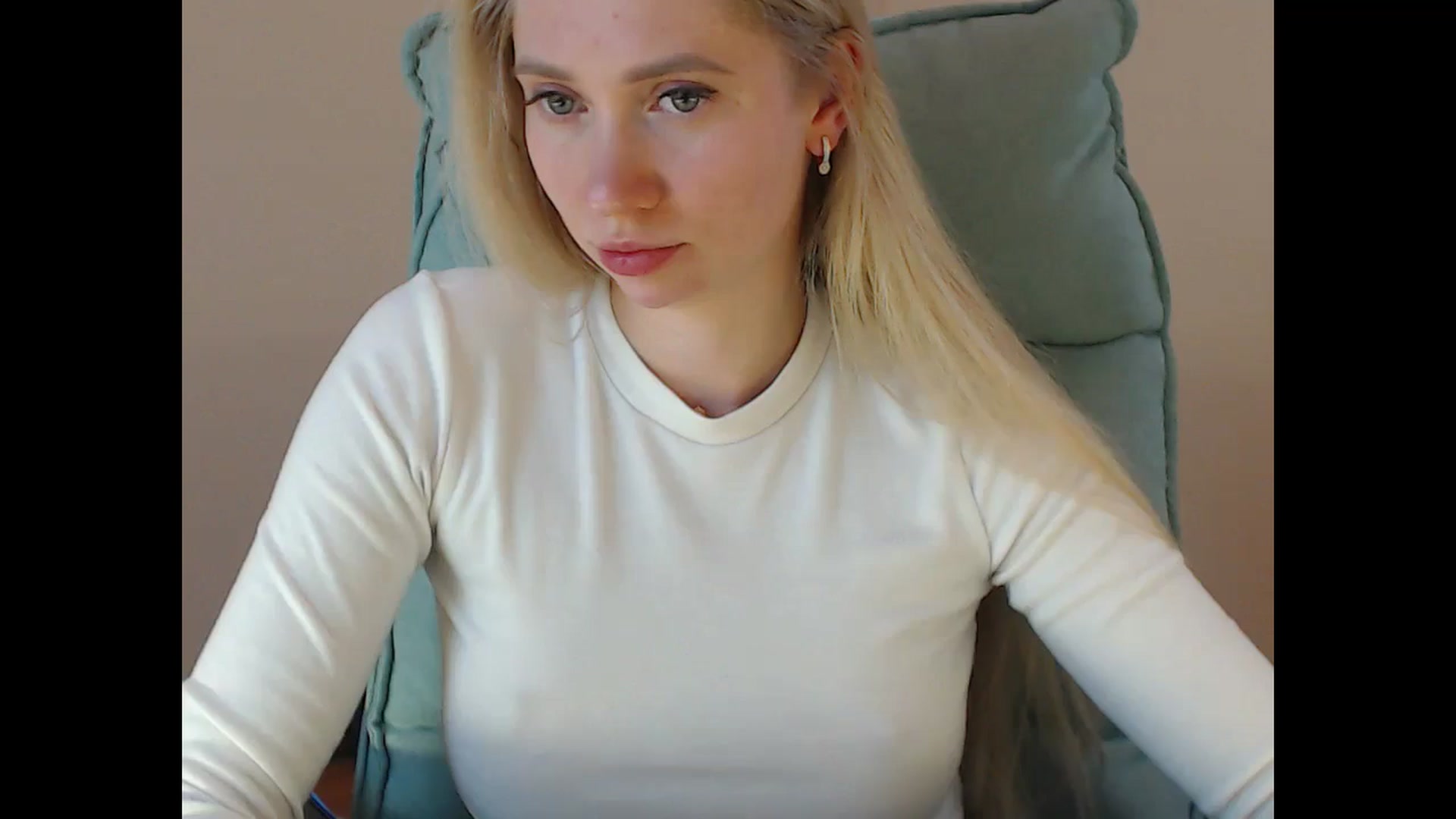 Gallery image thumbnail from Miss_Sylvia's myfreecams stream on, 05/01/2025, 15:06 image 10 of 20