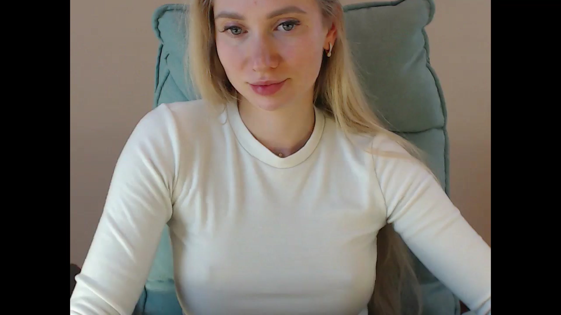 Gallery image thumbnail from Miss_Sylvia's myfreecams stream on, 05/01/2025, 15:06 image 3 of 20