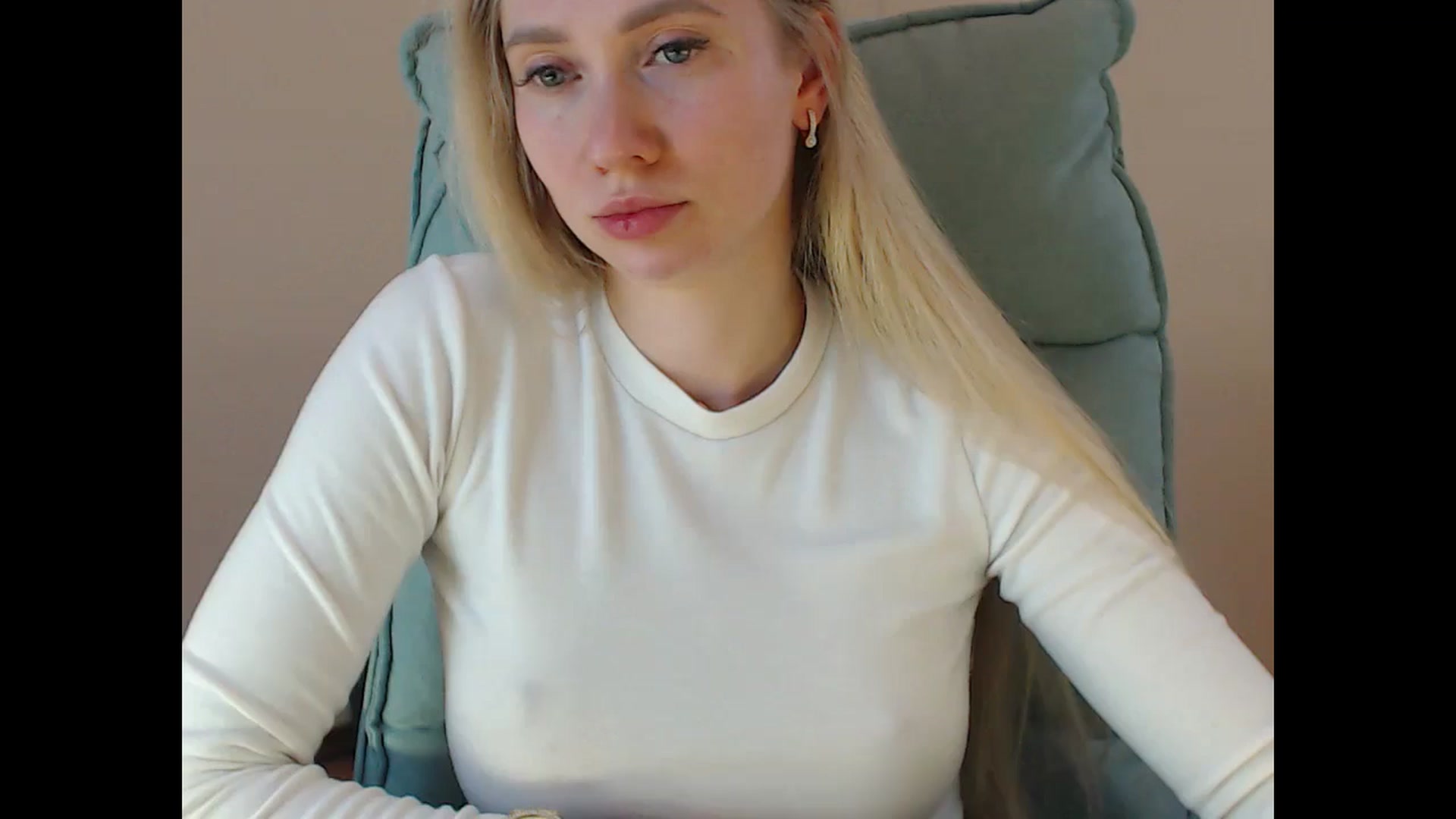 Gallery image thumbnail from Miss_Sylvia's myfreecams stream on, 05/01/2025, 15:06 image 13 of 20