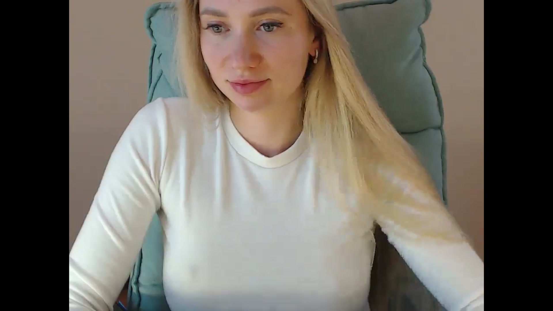 Gallery image thumbnail from Miss_Sylvia's myfreecams stream on, 05/01/2025, 15:06 image 19 of 20