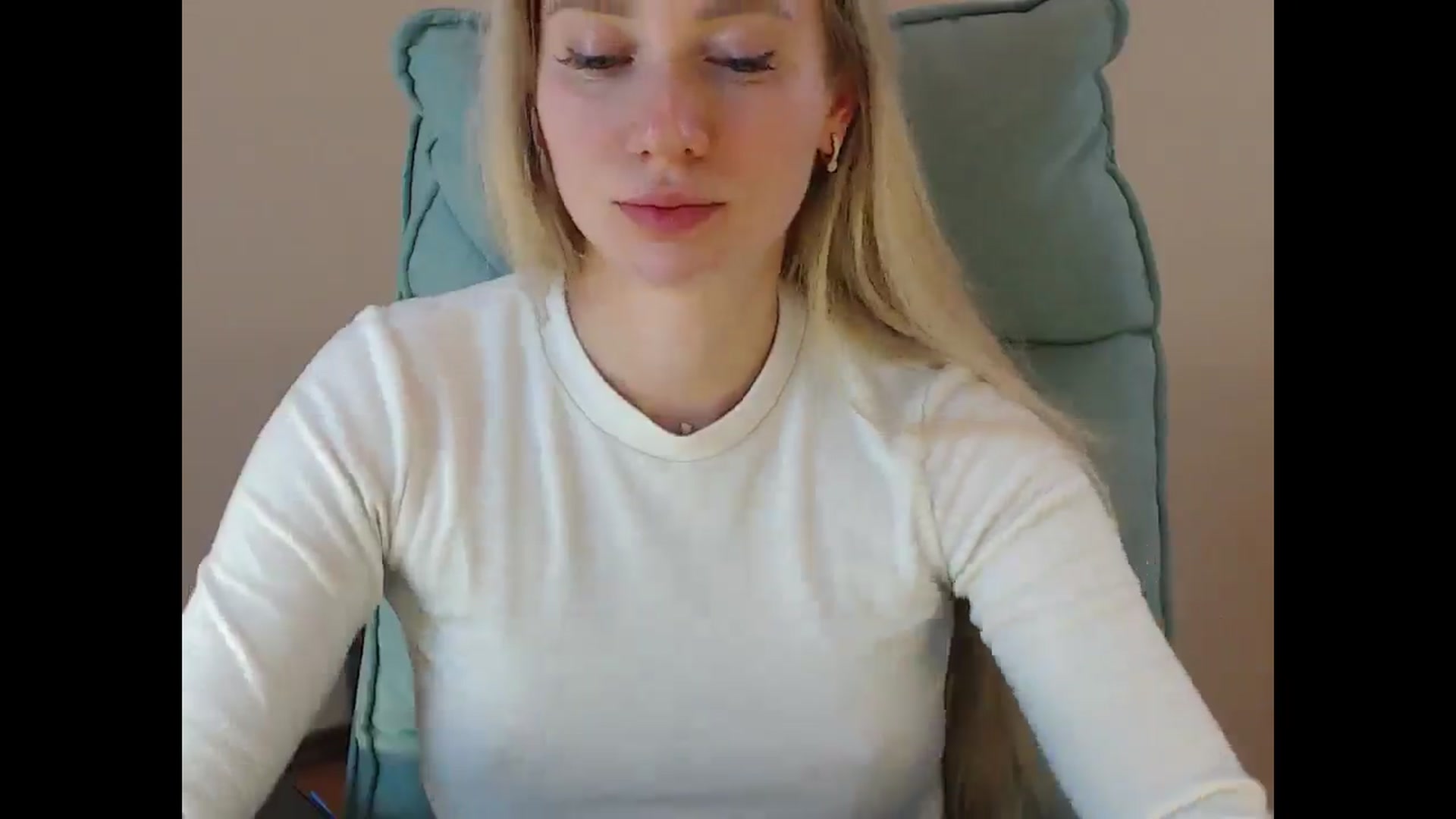 Gallery image thumbnail from Miss_Sylvia's myfreecams stream on, 05/01/2025, 15:06 image 4 of 20