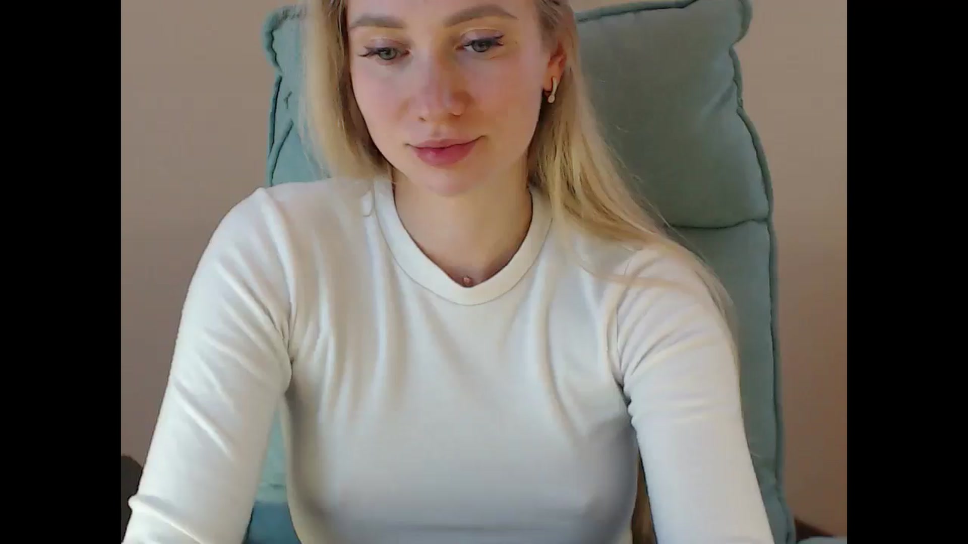 Gallery image thumbnail from Miss_Sylvia's myfreecams stream on, 05/01/2025, 15:06 image 2 of 20