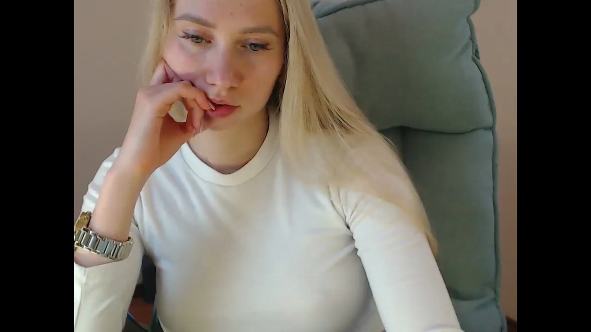 Gallery image thumbnail from Miss_Sylvia's myfreecams stream on, 05/01/2025, 18:04 image 4 of 20