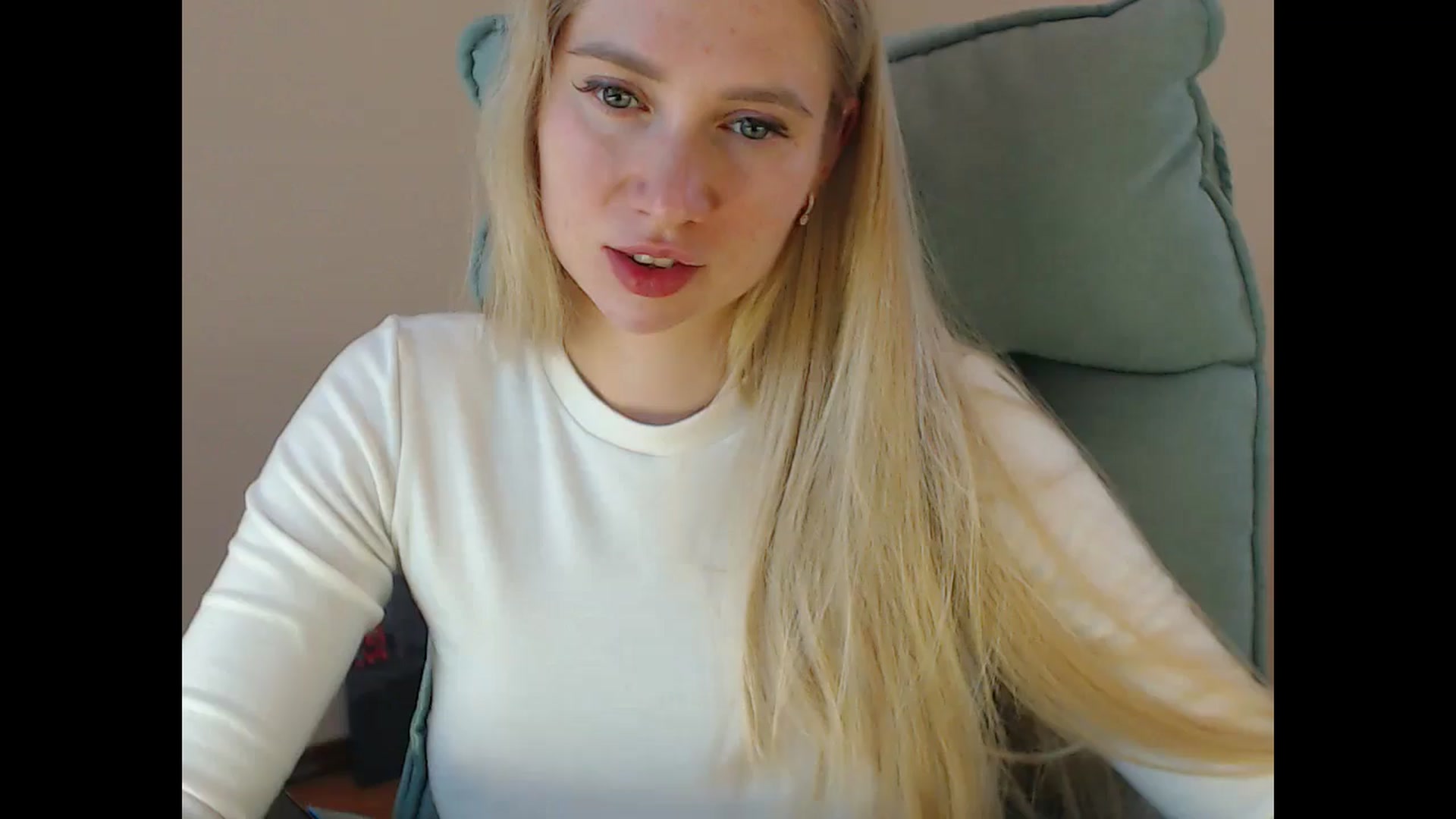 Gallery image thumbnail from Miss_Sylvia's myfreecams stream on, 05/01/2025, 18:04 image 17 of 20
