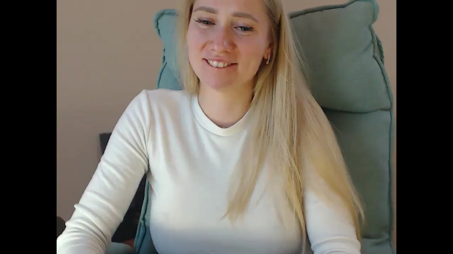 Gallery image thumbnail from Miss_Sylvia's myfreecams stream on, 05/01/2025, 18:04 image 5 of 20