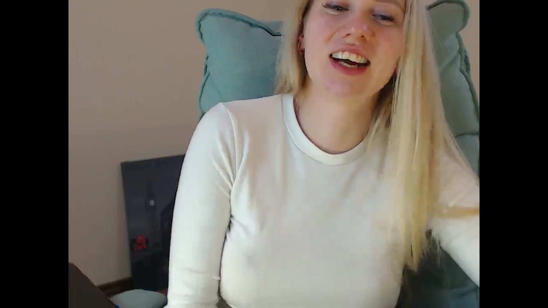 Gallery image thumbnail from Miss_Sylvia's myfreecams stream on, 05/01/2025, 18:04 image 15 of 20