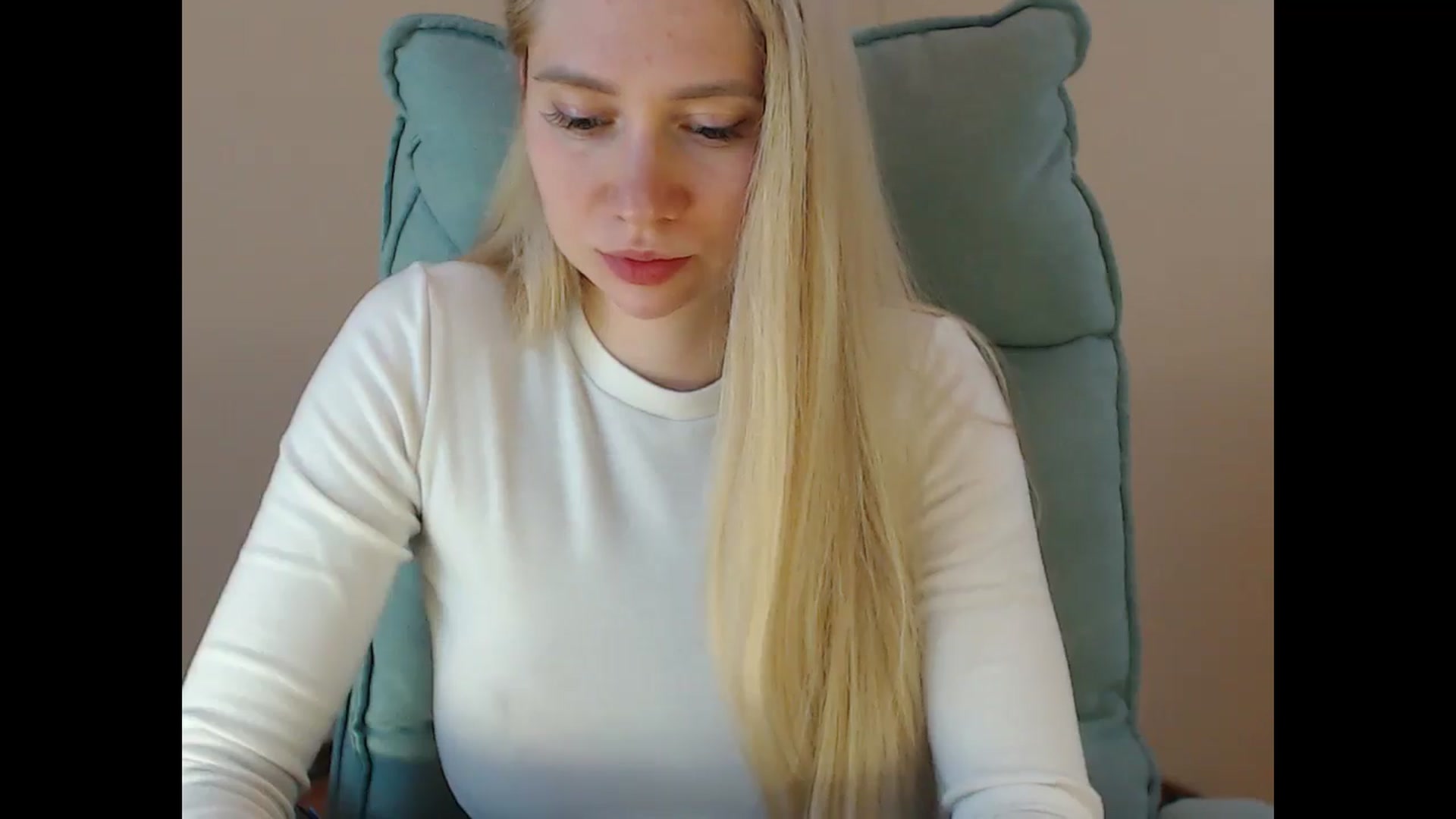 Gallery image thumbnail from Miss_Sylvia's myfreecams stream on, 05/01/2025, 18:04 image 18 of 20
