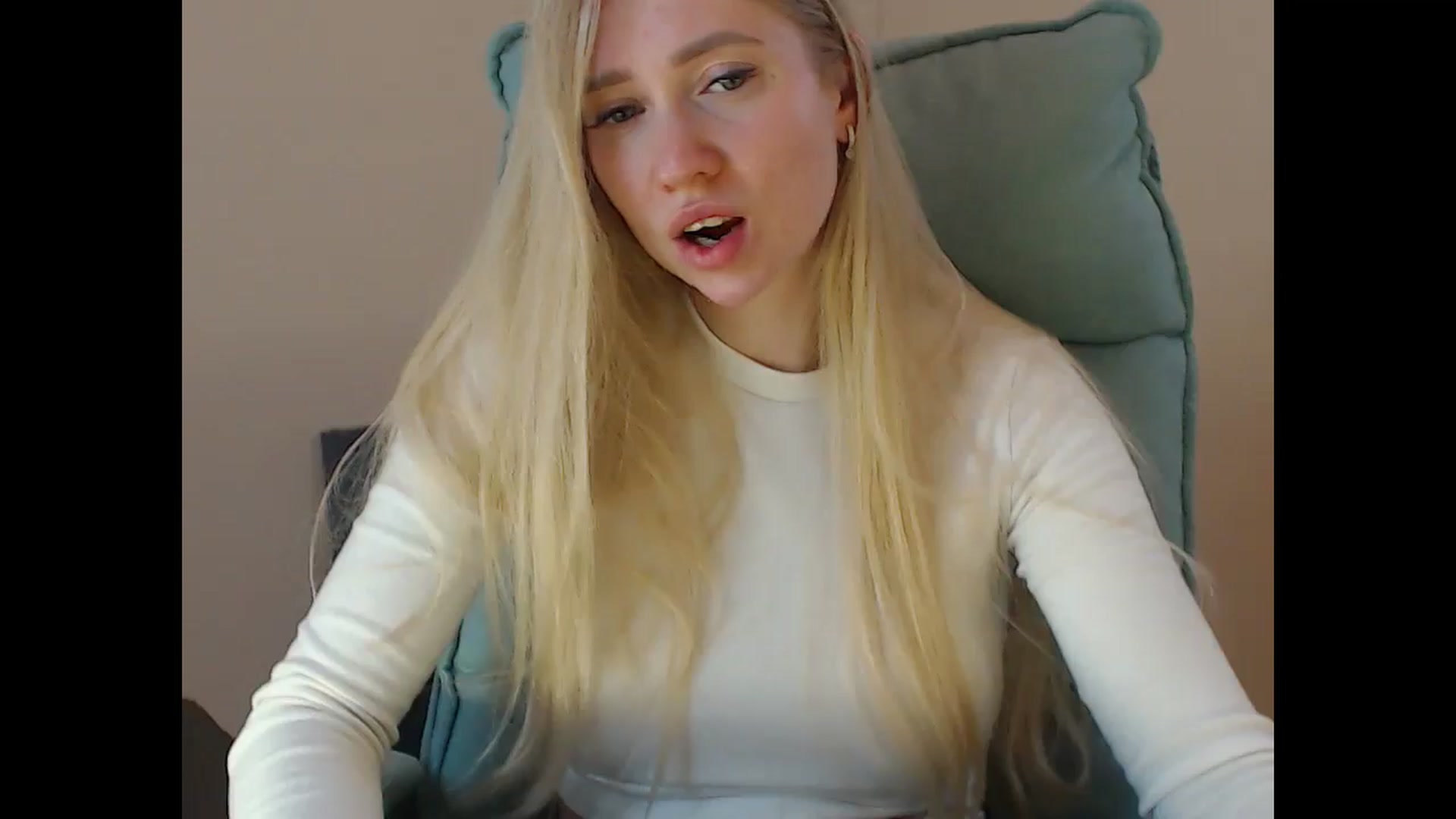 Gallery image thumbnail from Miss_Sylvia's myfreecams stream on, 05/01/2025, 18:04 image 13 of 20