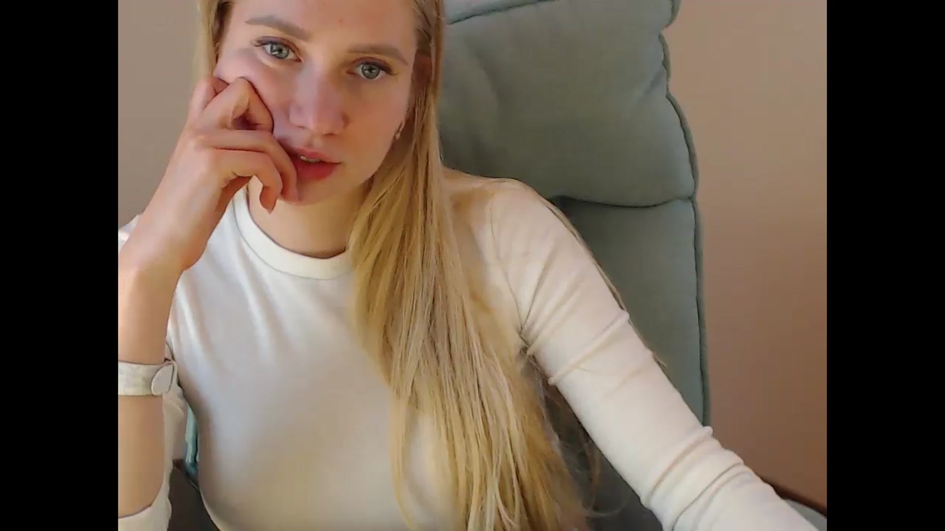 Gallery image thumbnail from Miss_Sylvia's myfreecams stream on, 05/04/2025, 19:44 image 17 of 20