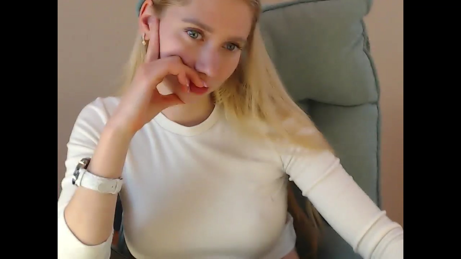 Gallery image thumbnail from Miss_Sylvia's myfreecams stream on, 05/04/2025, 20:29 image 7 of 20