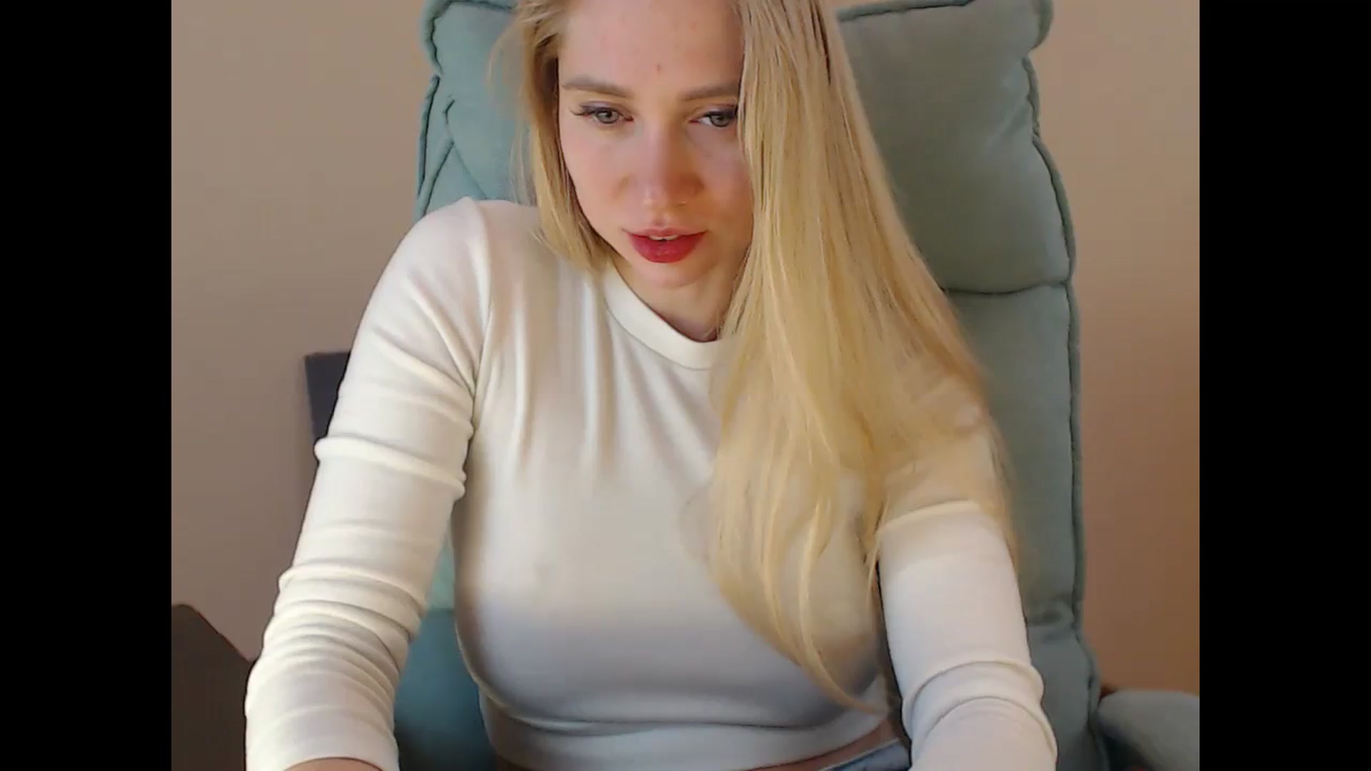 Gallery image thumbnail from Miss_Sylvia's myfreecams stream on, 05/04/2025, 20:29 image 17 of 20