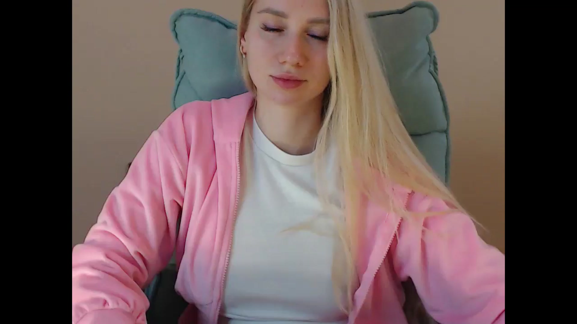 Gallery image thumbnail from Miss_Sylvia's myfreecams stream on, 05/06/2025, 18:54 image 10 of 20