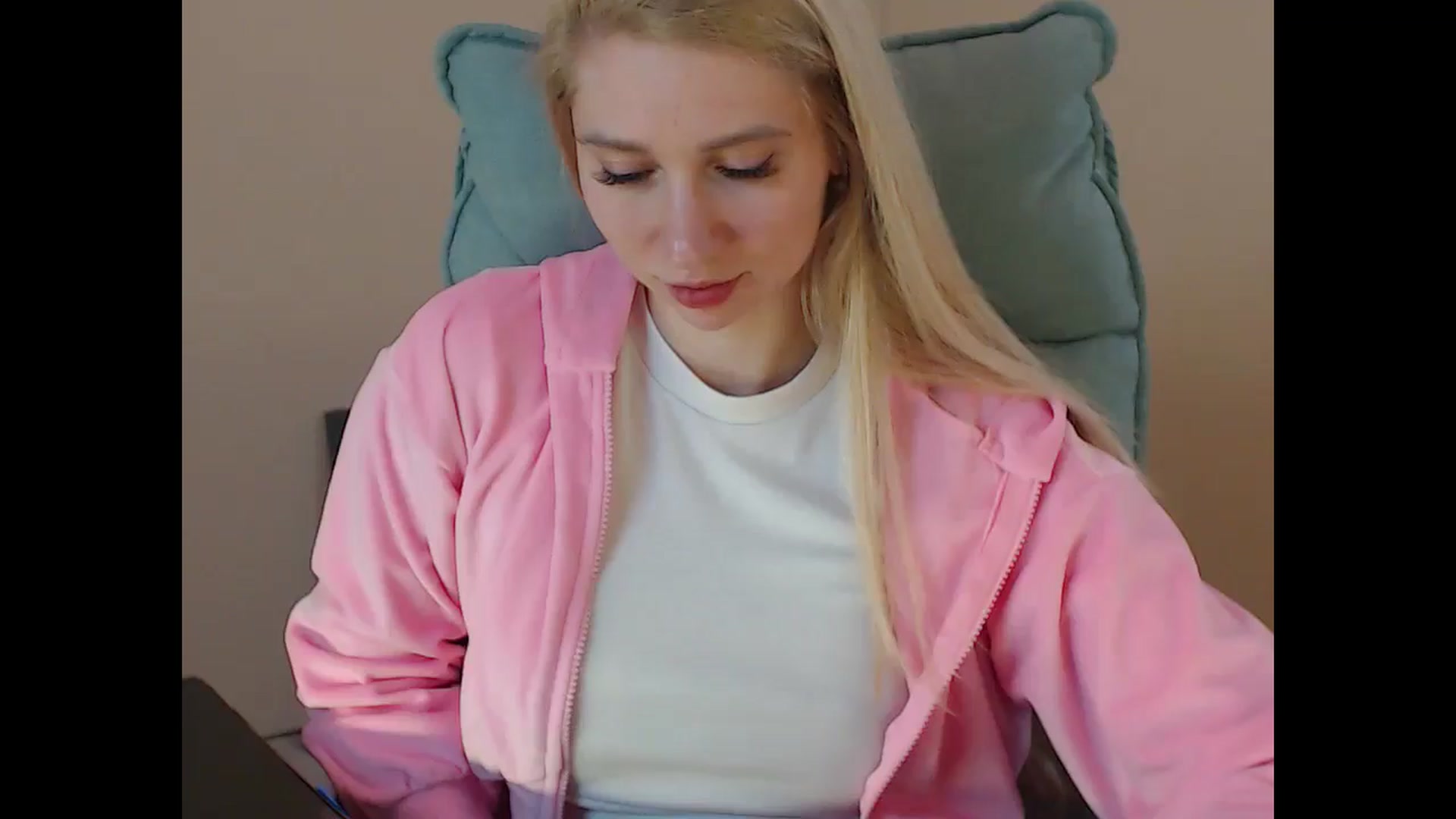 Gallery image thumbnail from Miss_Sylvia's myfreecams stream on, 05/06/2025, 18:54 image 9 of 20