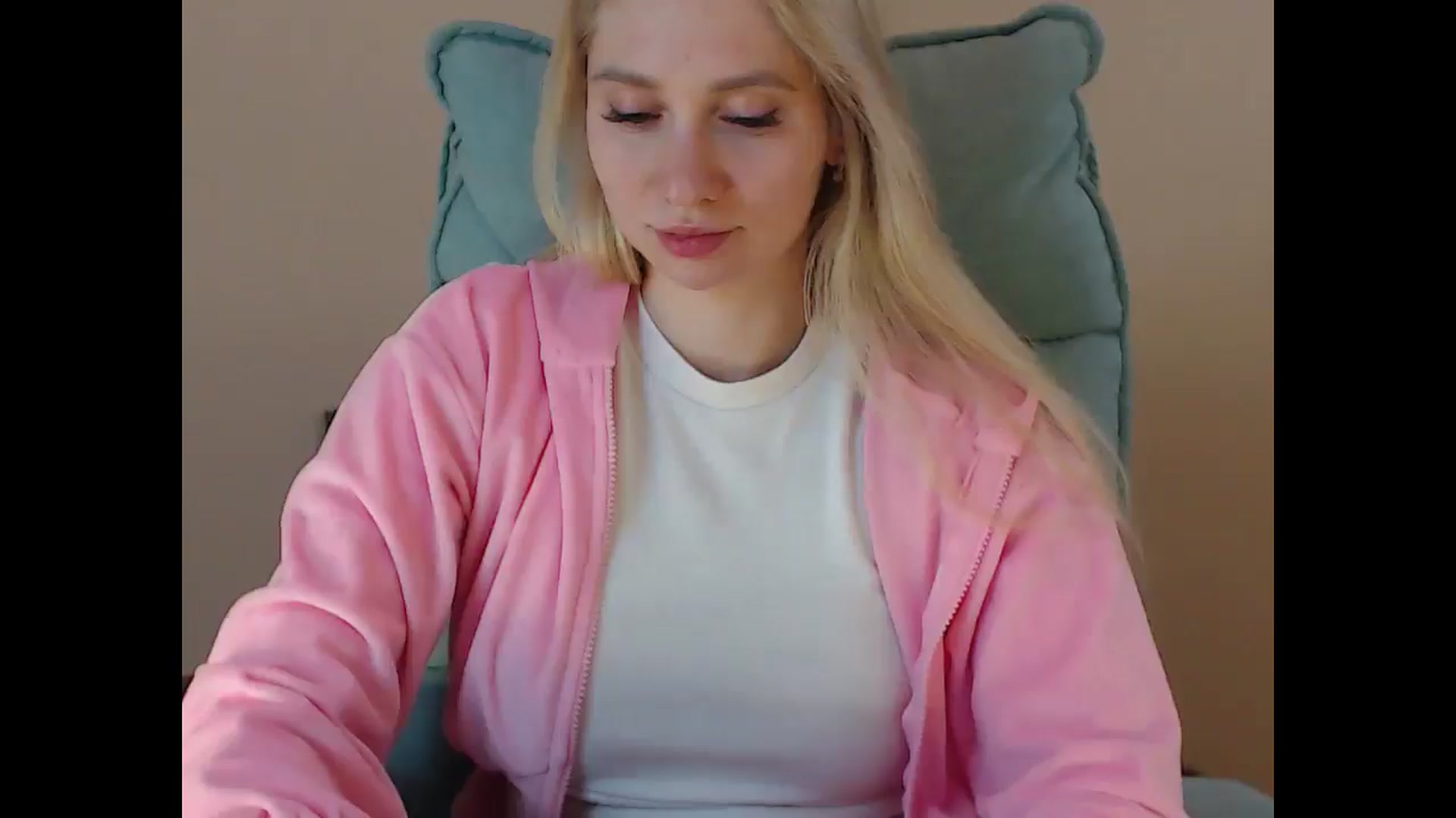 Gallery image thumbnail from Miss_Sylvia's myfreecams stream on, 05/06/2025, 18:54 image 14 of 20