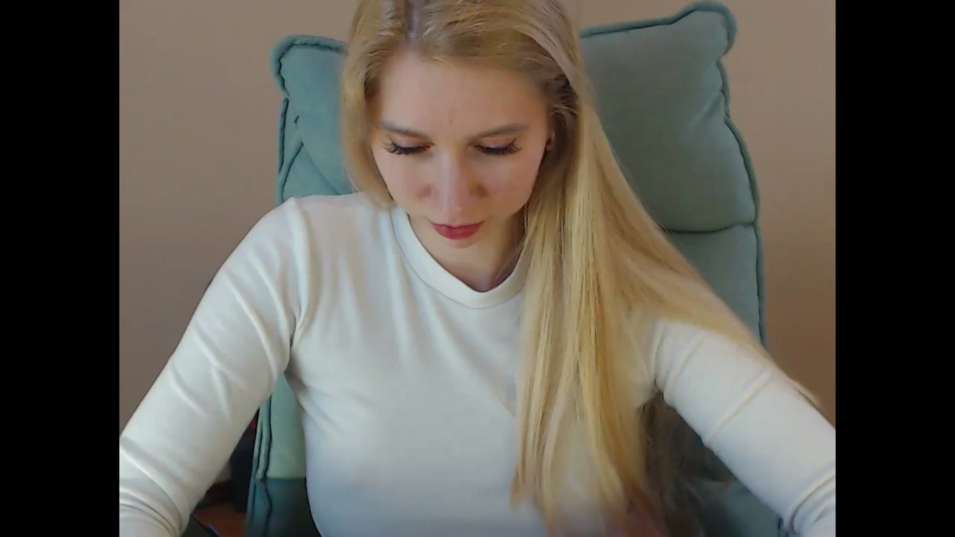 Gallery image thumbnail from Miss_Sylvia's myfreecams stream on, 05/06/2025, 20:12 image 7 of 20